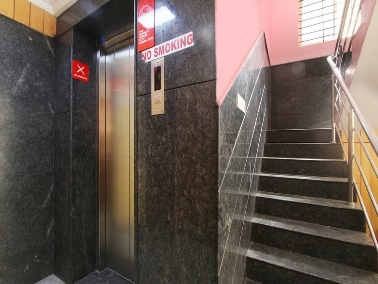 Hotel Oyo 15926 New Golden Residency