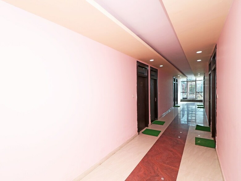 Oyo 13483 Hotel Aradhya's