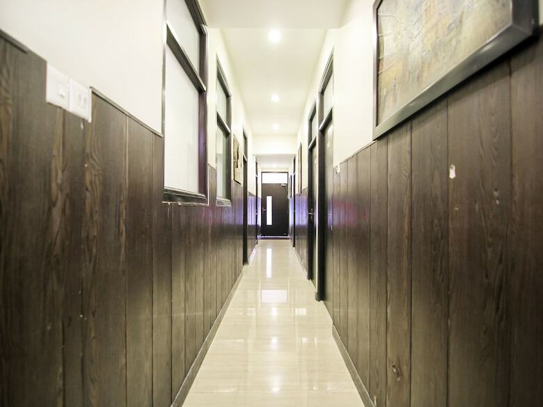 Hotel Oyo 3232 Royal Inn