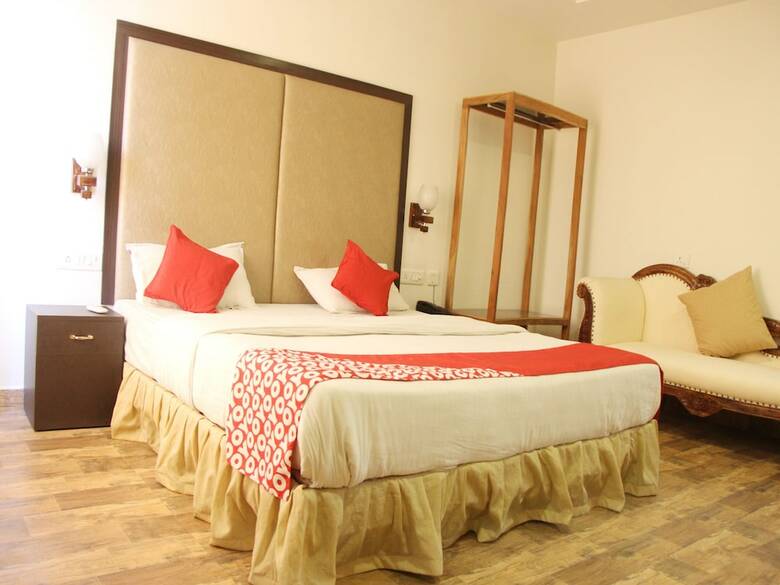 Oyo 14353 Hotel Roxas