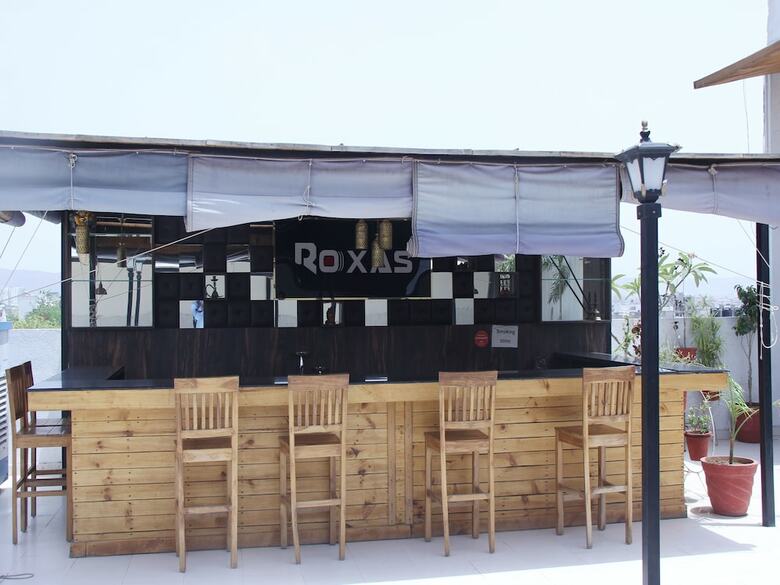 Oyo 14353 Hotel Roxas