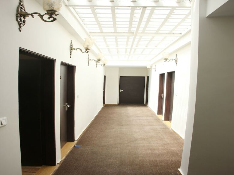 Oyo 14353 Hotel Roxas