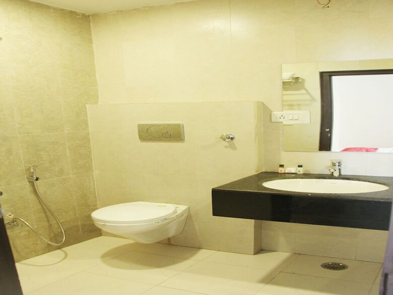 Oyo 14353 Hotel Roxas
