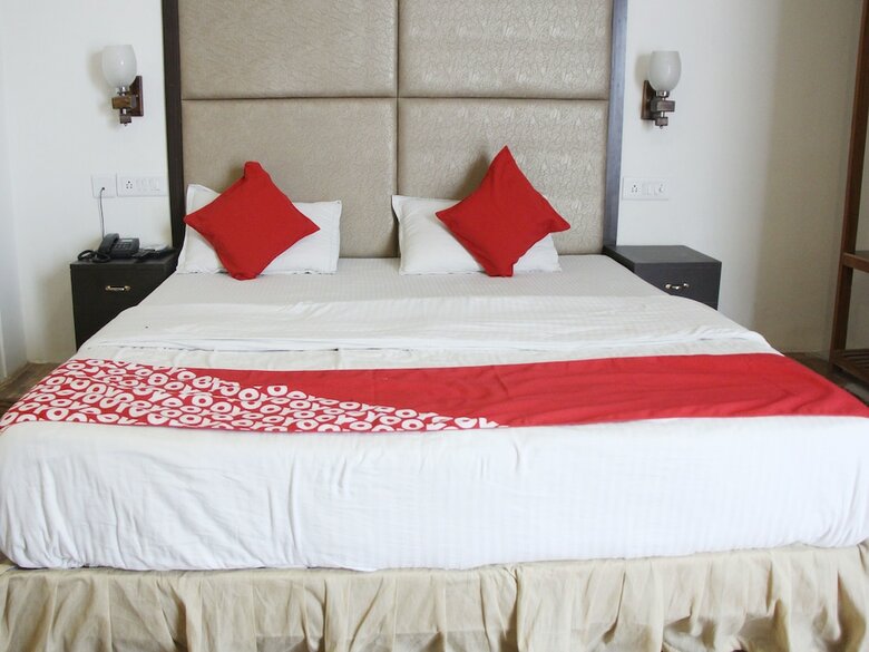Oyo 14353 Hotel Roxas