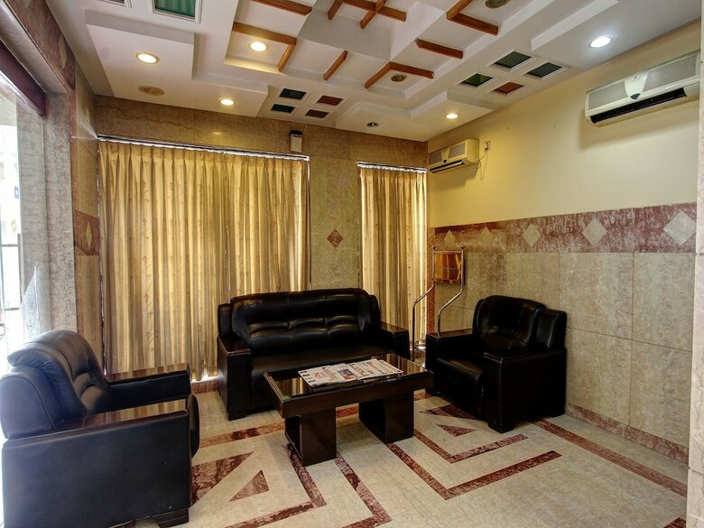Hotel Oyo 13595 Vt Residency