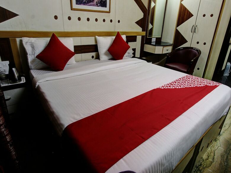 Hotel Oyo 13595 Vt Residency
