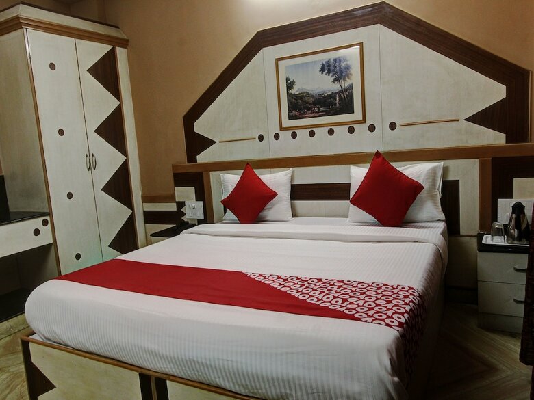 Hotel Oyo 13595 Vt Residency