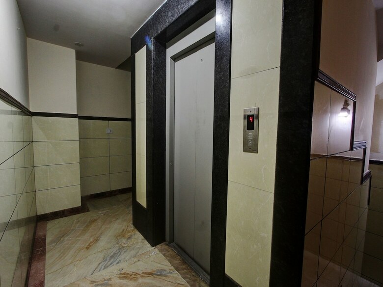 Hotel Oyo 13595 Vt Residency