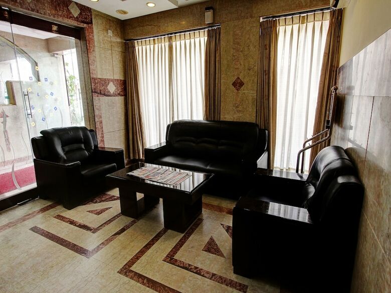 Hotel Oyo 13595 Vt Residency