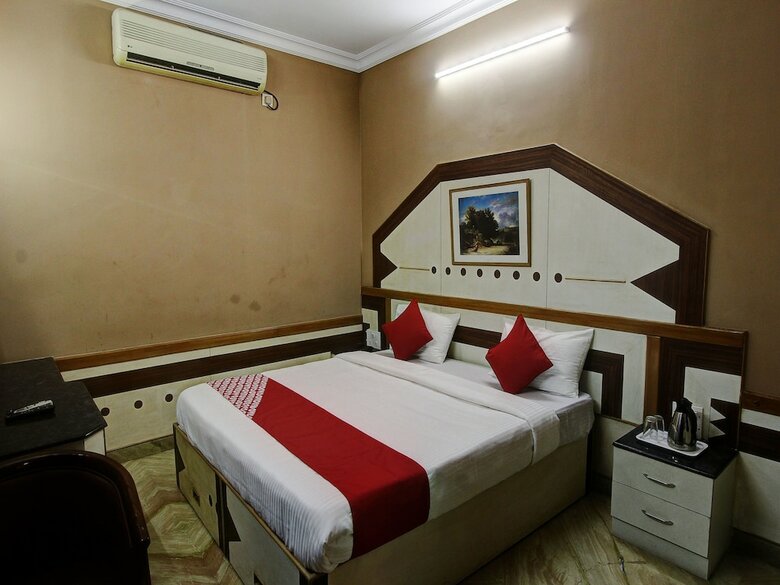 Hotel Oyo 13595 Vt Residency