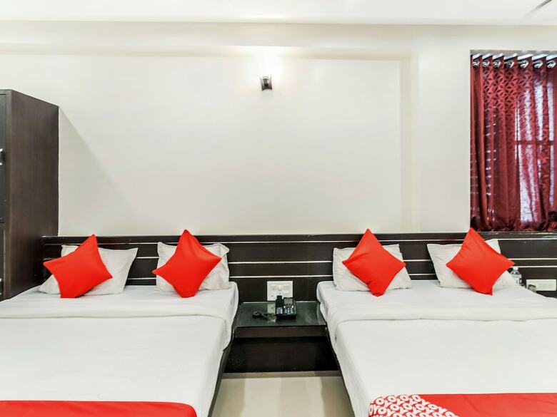 Oyo 12053 Hotel Shri Govind
