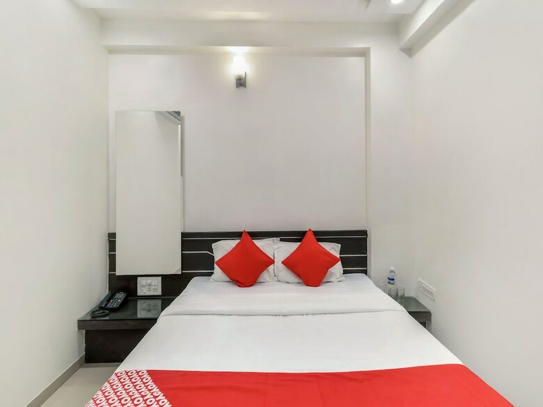 Oyo 12053 Hotel Shri Govind