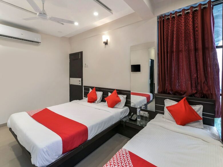 Oyo 12053 Hotel Shri Govind