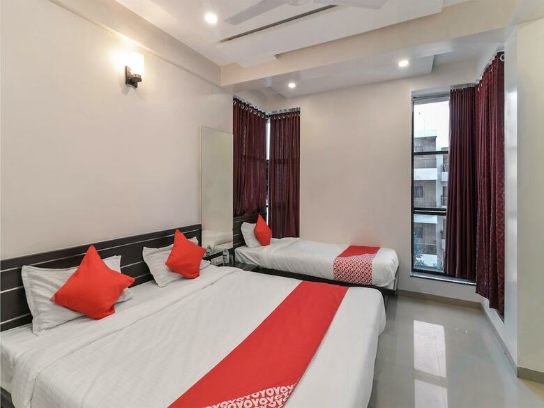 Oyo 12053 Hotel Shri Govind