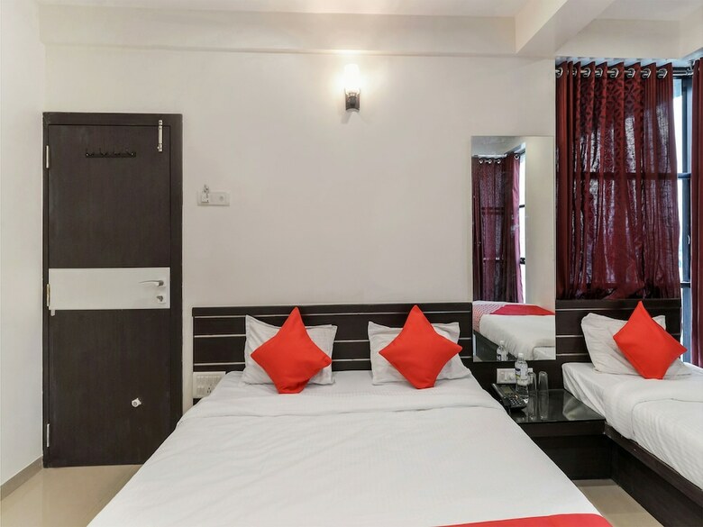 Oyo 12053 Hotel Shri Govind