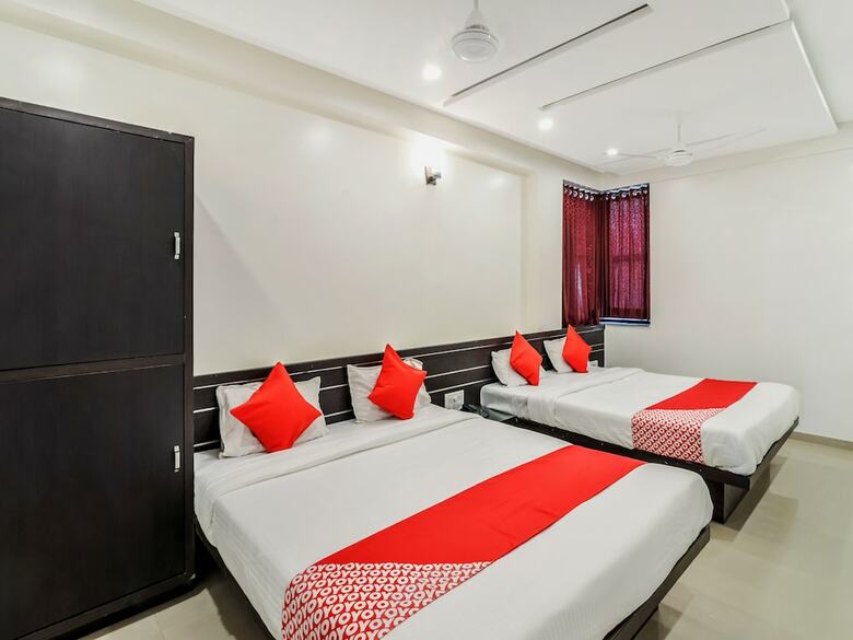 Oyo 12053 Hotel Shri Govind