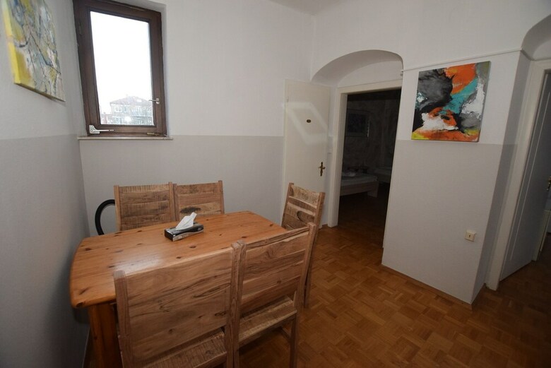 Ab Apartment 38