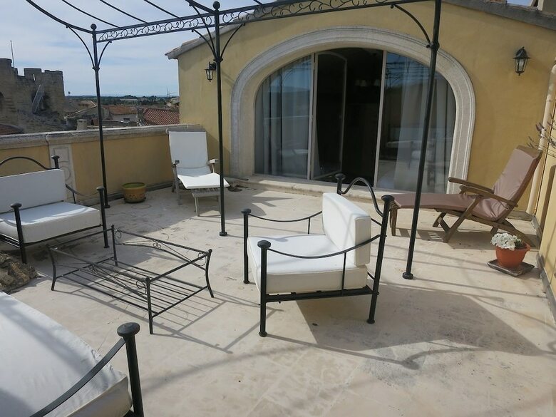 Hotel Entre Vignes Et Dentelles