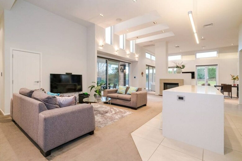 Karaka Luxury Vacation Home With Pool
