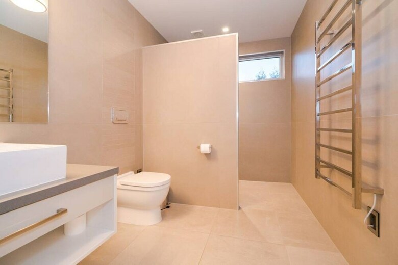 Karaka Luxury Vacation Home With Pool