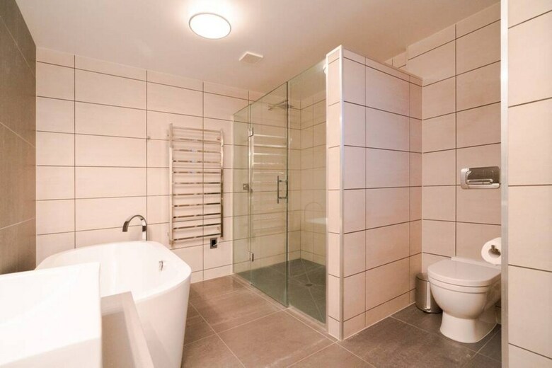 Karaka Luxury Vacation Home With Pool