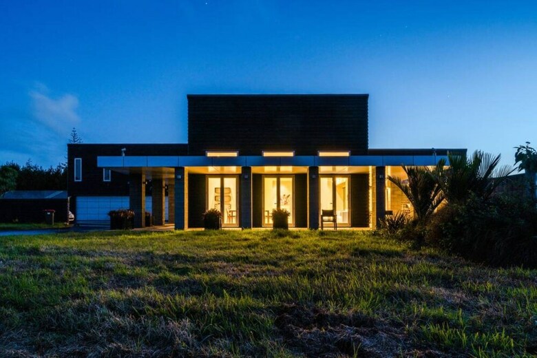 Karaka Luxury Vacation Home With Pool