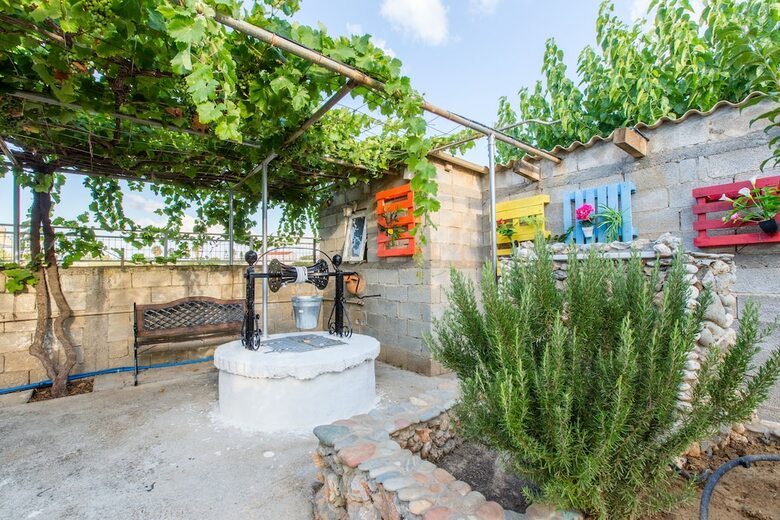 Aadonis Villa