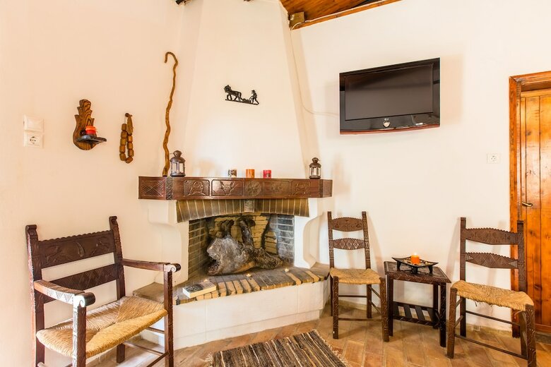 Aadonis Villa
