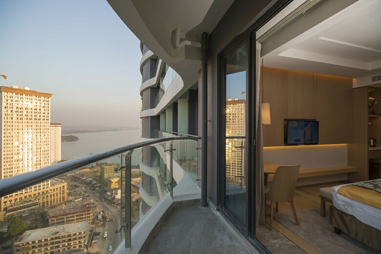 Sunshine Bay Hotel