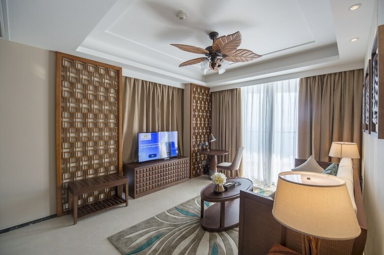 Sunshine Bay Hotel