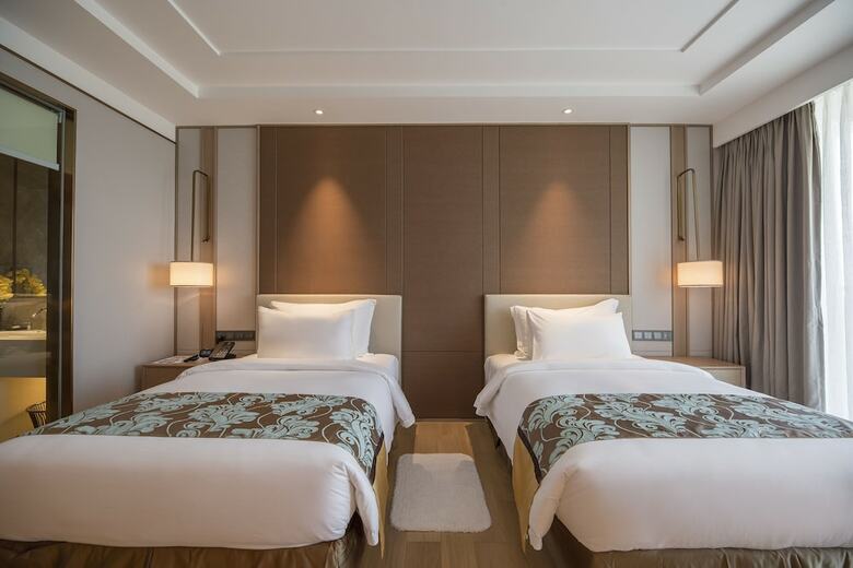 Sunshine Bay Hotel