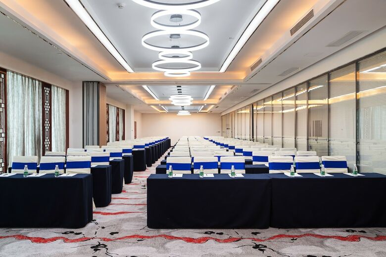 Headquarter International Hotel