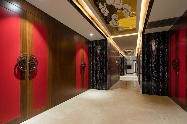 Headquarter International Hotel