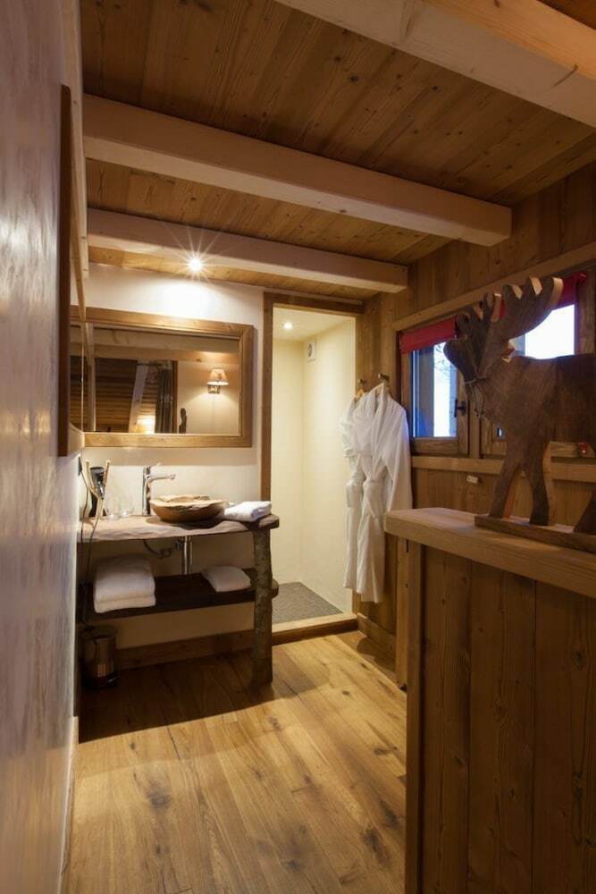Cabane Entre Terre Et Ciel