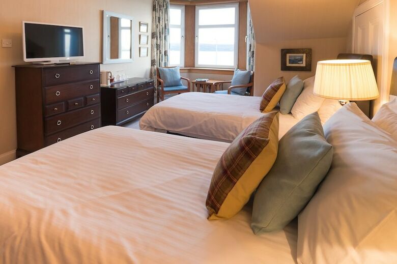 Hotel Cedars Guest House