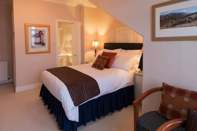 Hotel Cedars Guest House