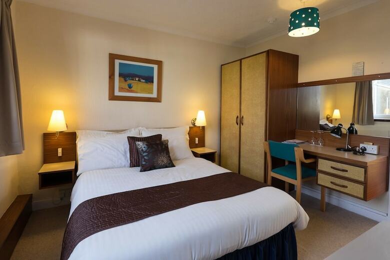 Hotel Cedars Guest House