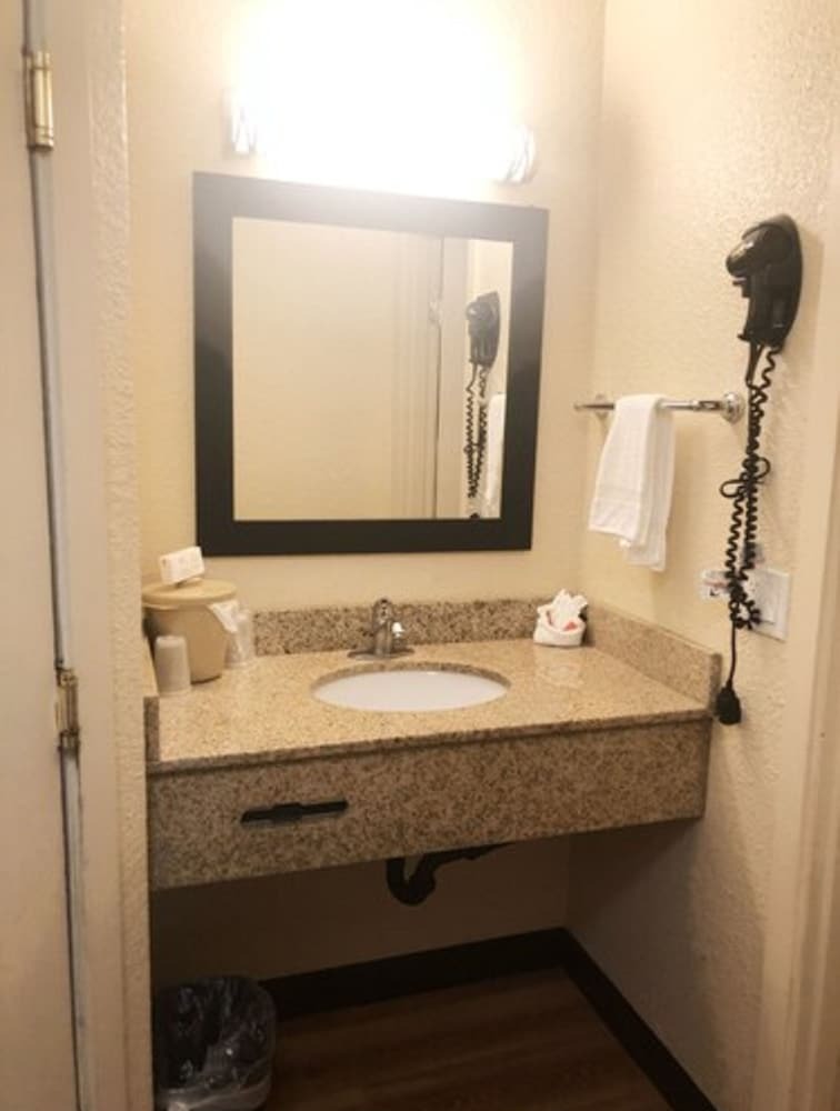 Motel Evergreen Inn & Suites Portland