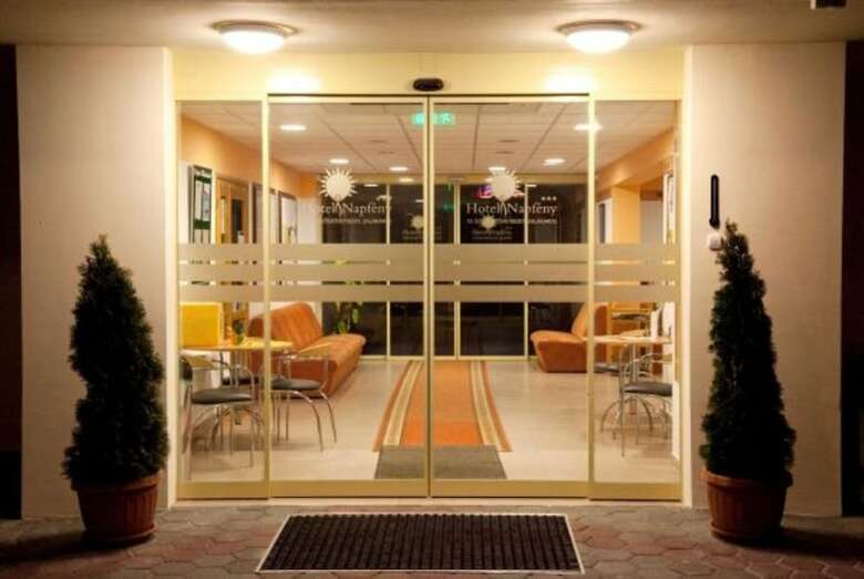 Hotel Napf�ny
