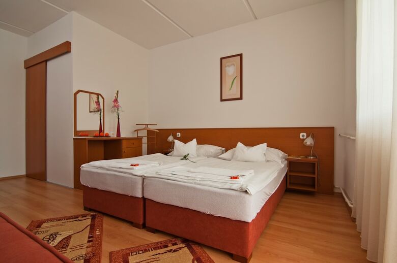 Hotel Napf�ny