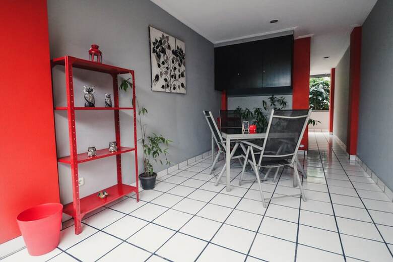 Hotel Reddoorz Plus Near Rs Fatmawati 2