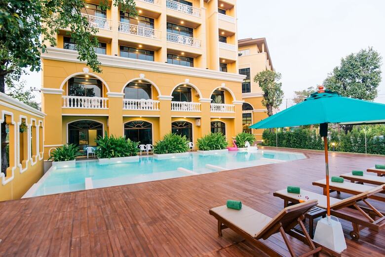 The Pineapple Hotel