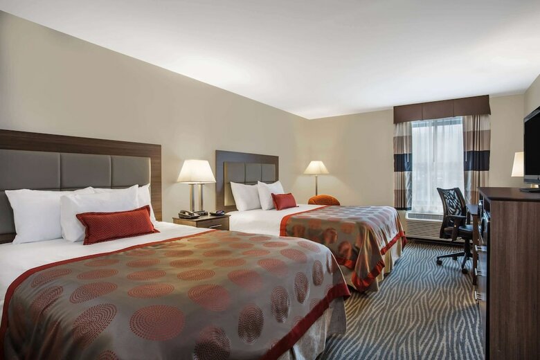 Hotel Ramada By Wyndham Hendersonville
