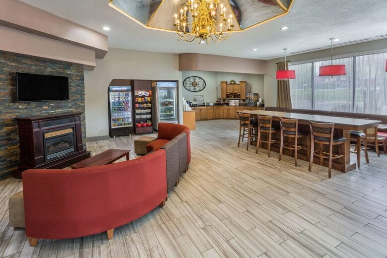 Hotel Ramada By Wyndham Hendersonville