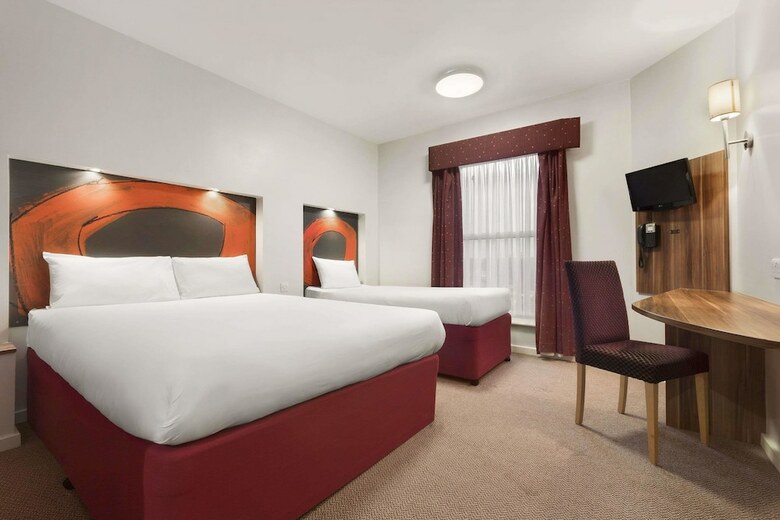 Hotel Ramada By Wyndham London Stansted Airport