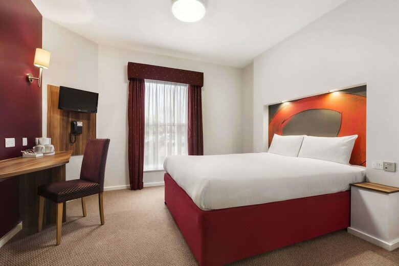 Hotel Ramada By Wyndham London Stansted Airport