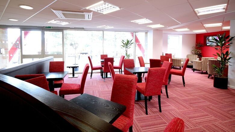 Hotel Ramada By Wyndham London Stansted Airport