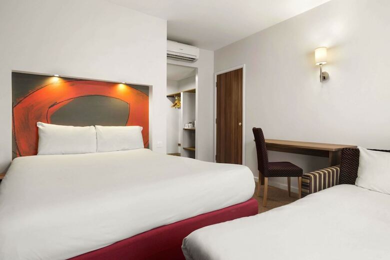 Hotel Ramada By Wyndham London Stansted Airport