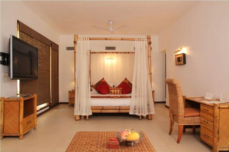 Hotel Suryavilas Luxury Resort And Spa