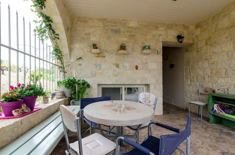 Apartamentos Skalani Stone Houses